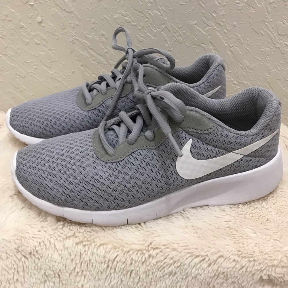Nike Tanjun